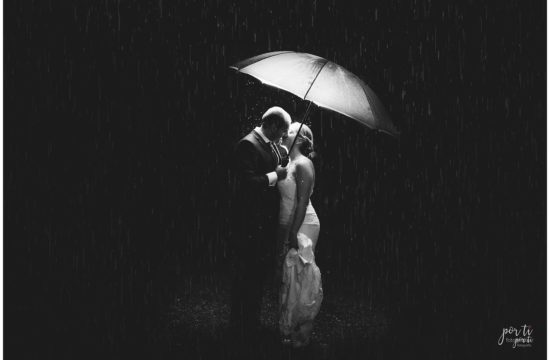 Boda romántica bajo la lluvia en Collado Villalba