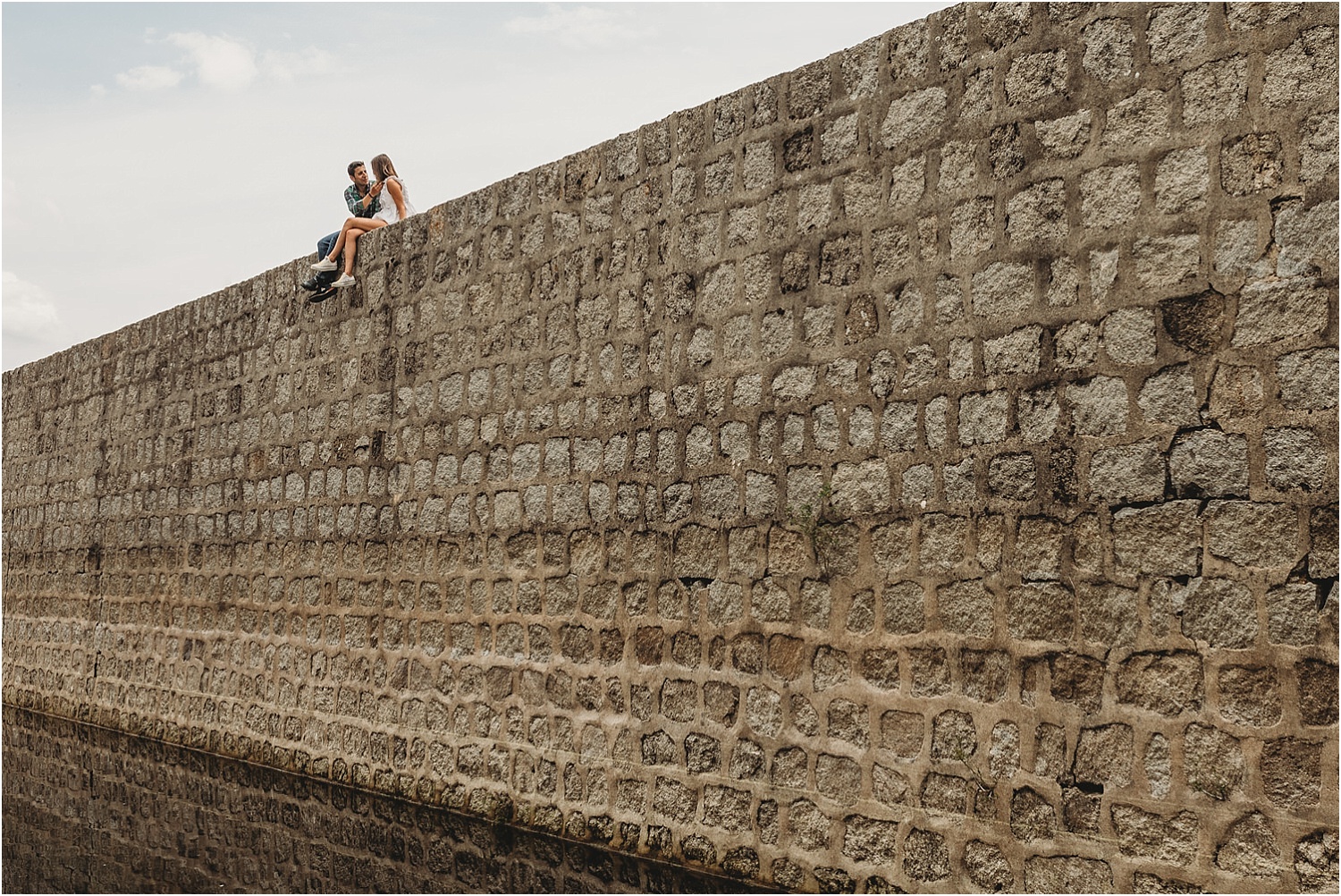 Sesión de fotos de pareja en un hípica.