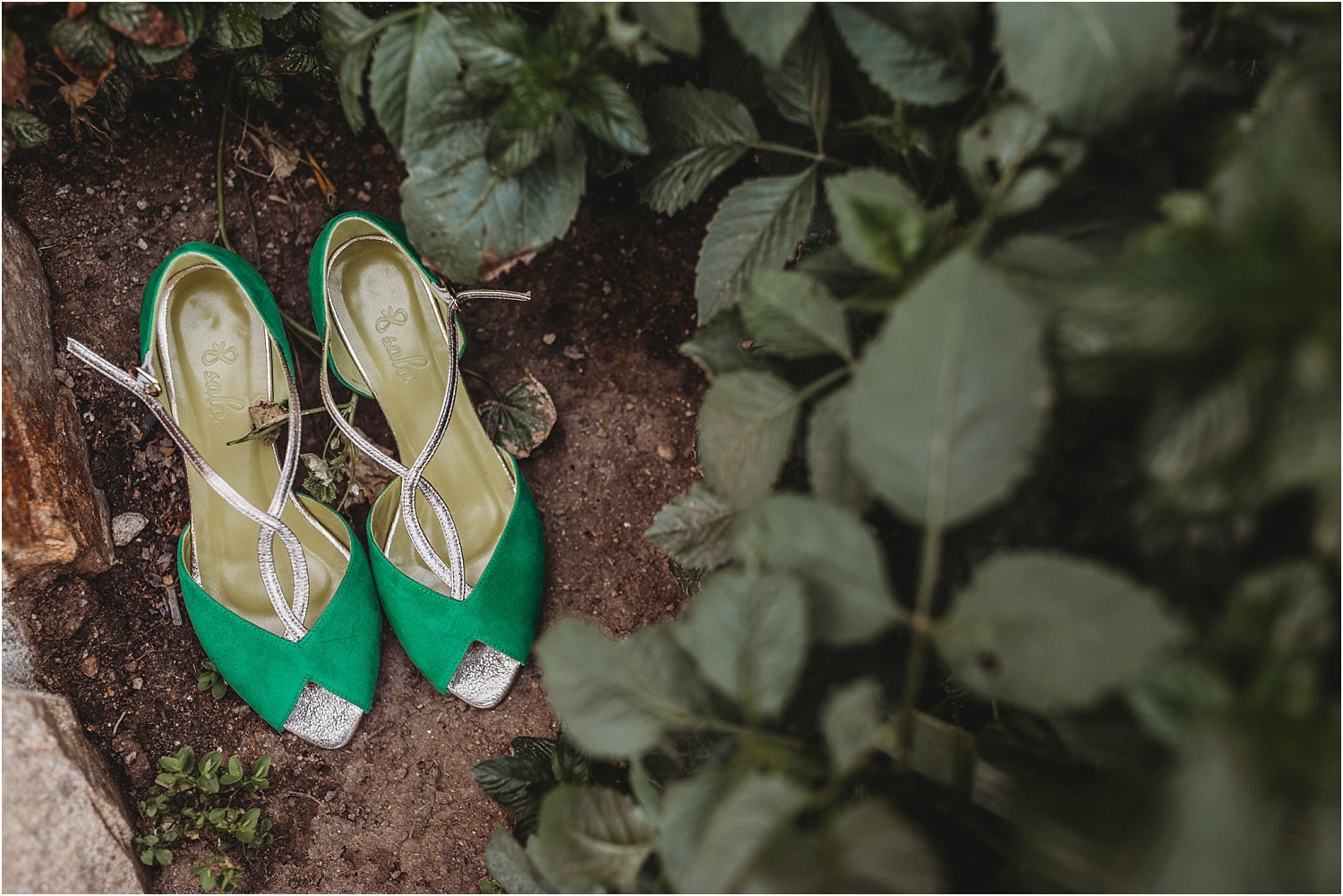 Detalles de los zapatos de la novia para su boda