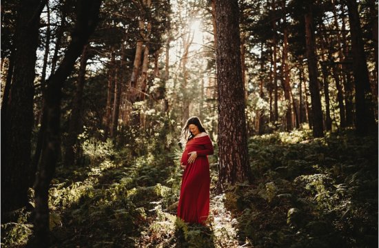 sesion de fotos de embarazada en el bosque