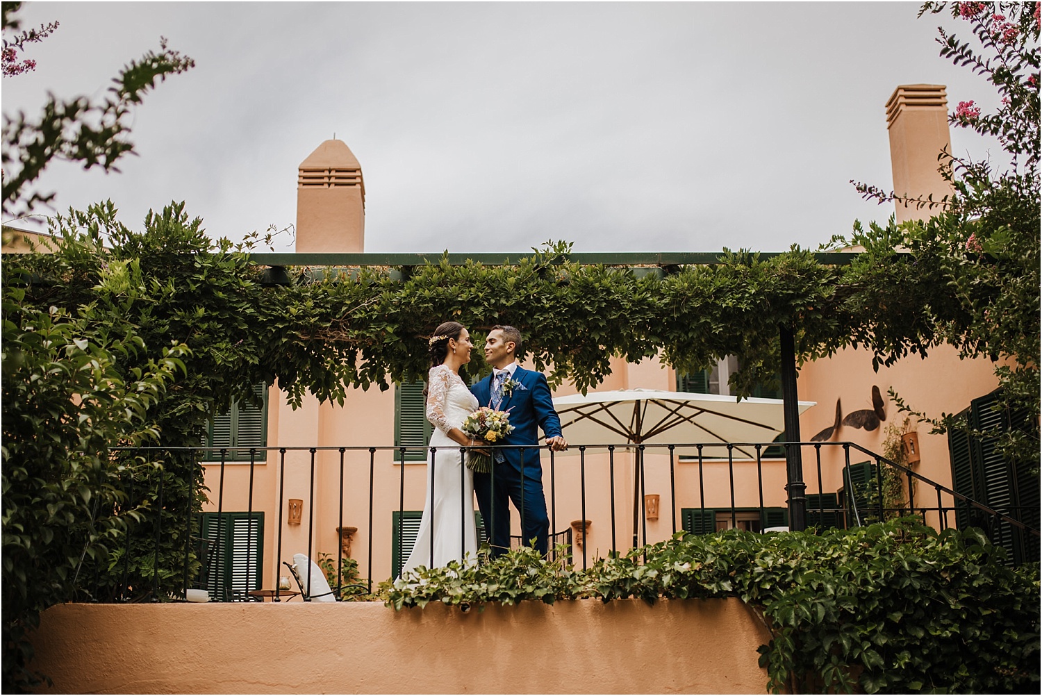 pareja de recién casados en la finca la cañada de mónico