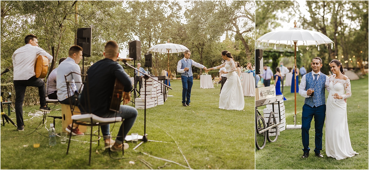 recién casados bailando con grupo musical