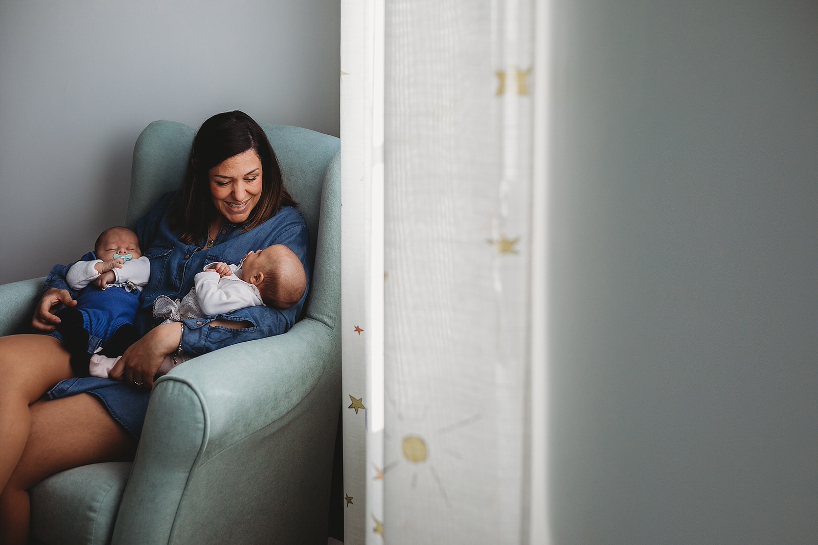 Sesión de fotos de mellizos en casa