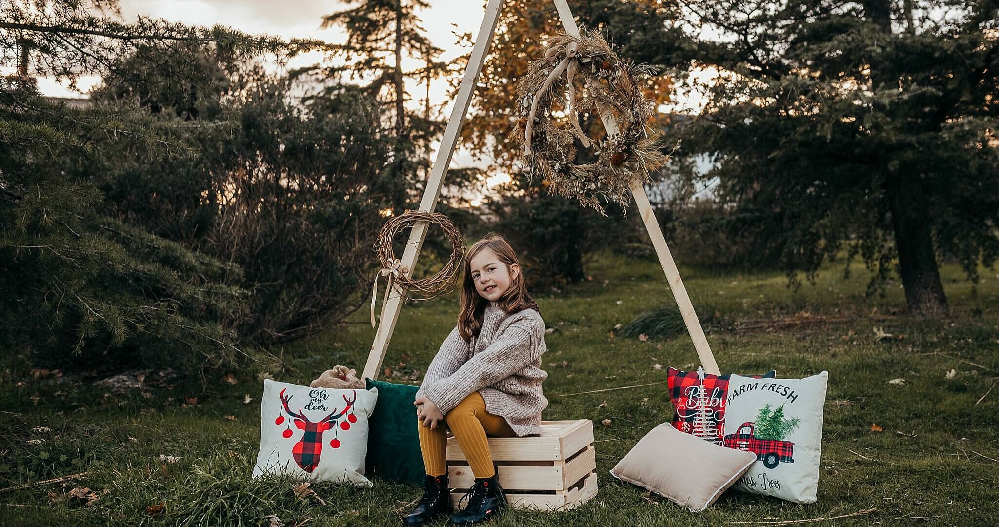 Sesiones de fotos de Navidad entre los pinos